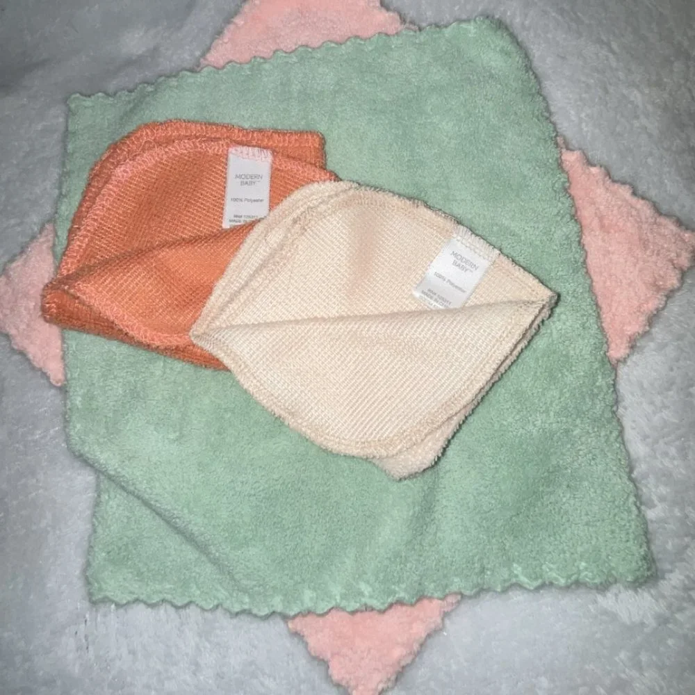 Brand New Towel Bundle from Modern Baby - Softest Towels Around!
